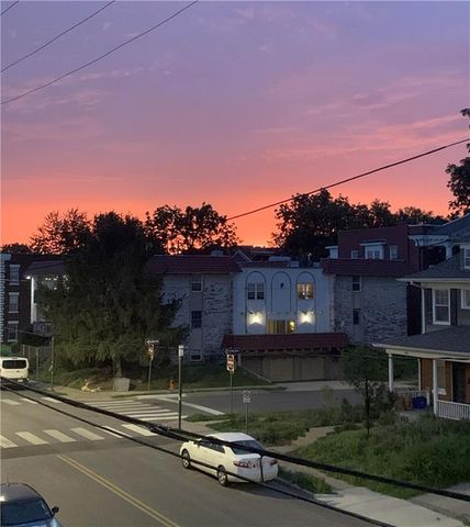 311 E 43rd Street E 2W, Kansas City, MO 64111