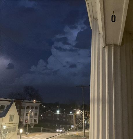 311 E 43rd Street E 2W, Kansas City, MO 64111