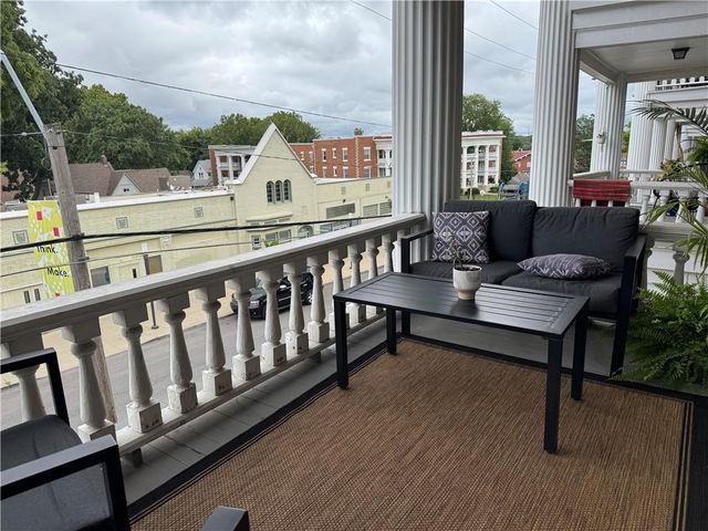 311 E 43rd Street E 2W, Kansas City, MO 64111