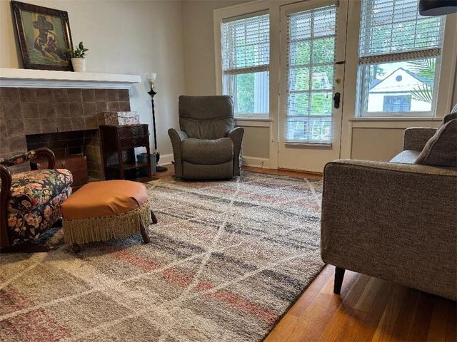 311 E 43rd Street E 2W, Kansas City, MO 64111