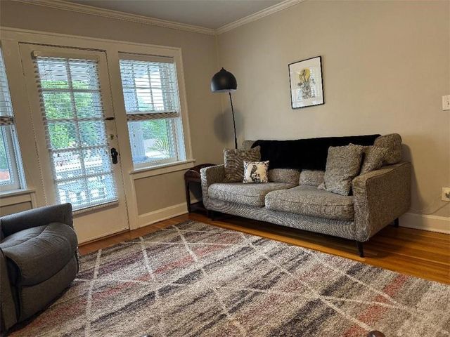 311 E 43rd Street E 2W, Kansas City, MO 64111