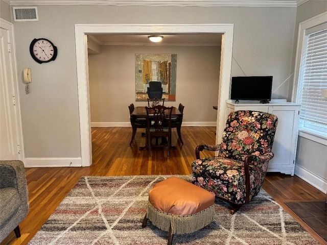 311 E 43rd Street E 2W, Kansas City, MO 64111