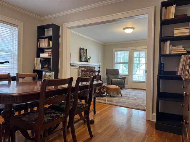 311 E 43rd Street E 2W, Kansas City, MO 64111