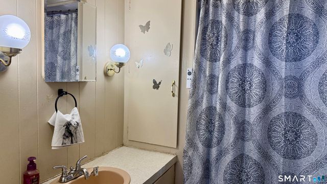 17 Montauk Road, East Hartford, CT 06118