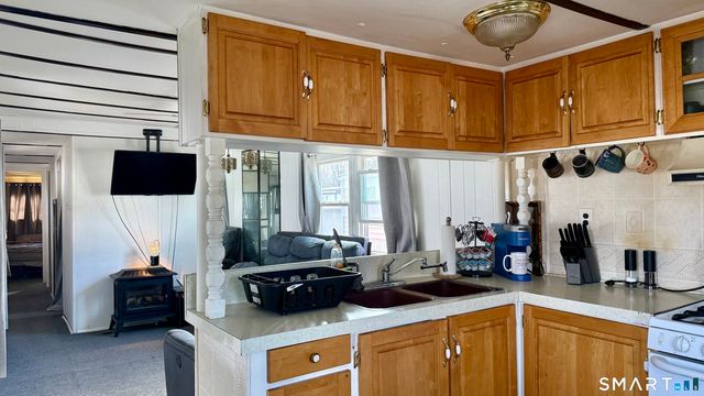 17 Montauk Road, East Hartford, CT 06118