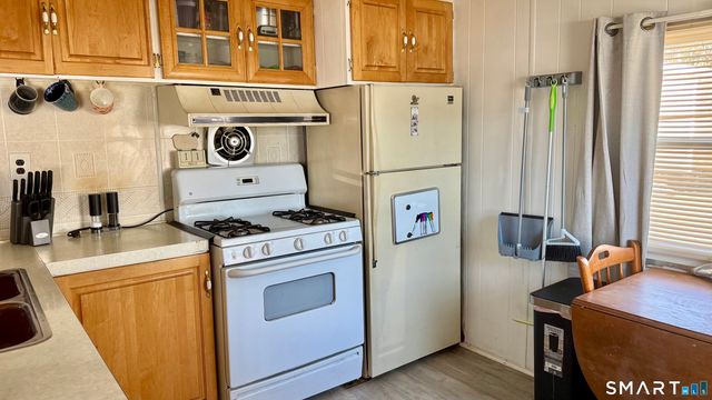 17 Montauk Road, East Hartford, CT 06118