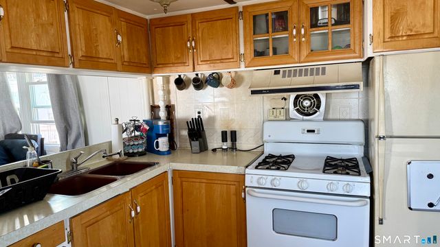 17 Montauk Road, East Hartford, CT 06118