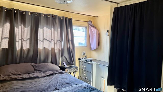 17 Montauk Road, East Hartford, CT 06118