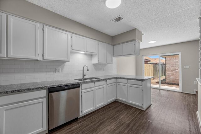 6527 Briar Glade Drive, Houston, TX 77072