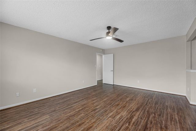 6527 Briar Glade Drive, Houston, TX 77072