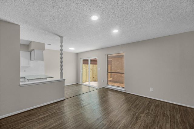 6527 Briar Glade Drive, Houston, TX 77072