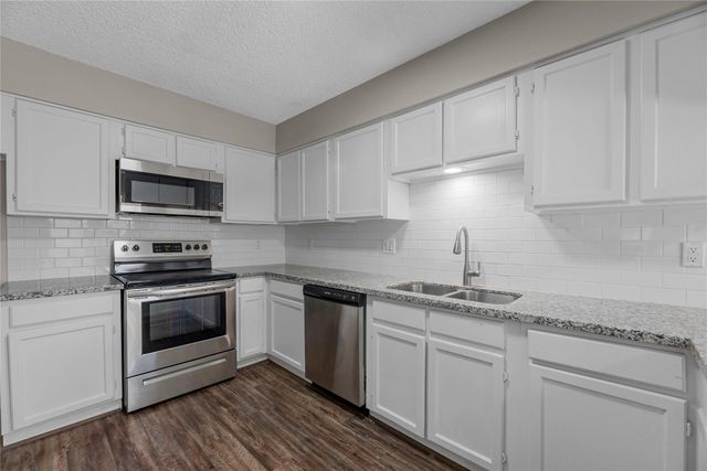 6527 Briar Glade Drive, Houston, TX 77072