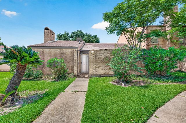 8632 Maplecrest Drive, Houston, TX 77099