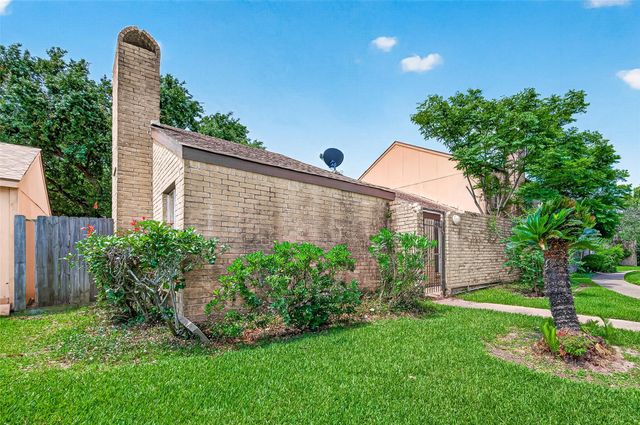 8632 Maplecrest Drive, Houston, TX 77099
