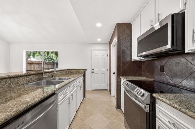 8632 Maplecrest Drive, Houston, TX 77099
