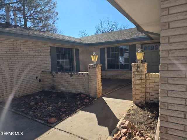 113 BUCKSKIN Loop, Santa Teresa, NM 88008