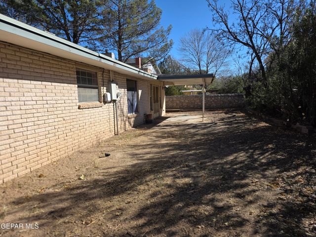 113 BUCKSKIN Loop, Santa Teresa, NM 88008