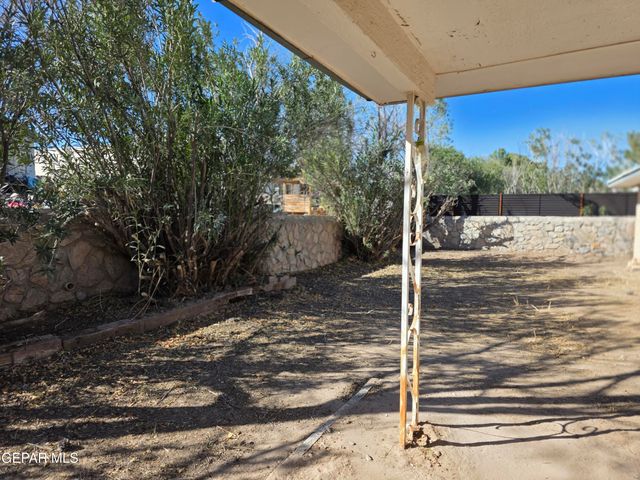 113 BUCKSKIN Loop, Santa Teresa, NM 88008