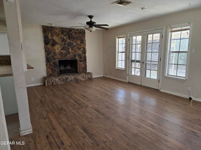 113 BUCKSKIN Loop, Santa Teresa, NM 88008