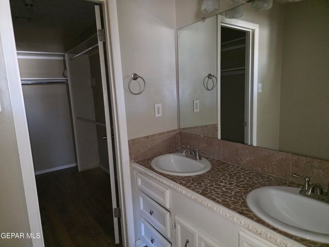 113 BUCKSKIN Loop, Santa Teresa, NM 88008