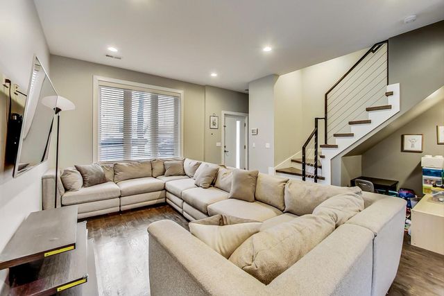 2339 N Drake Avenue, Chicago, IL 60647