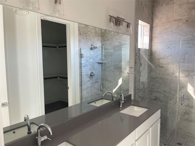 2050 lohmans SPUR 2003, Lakeway, TX 78734