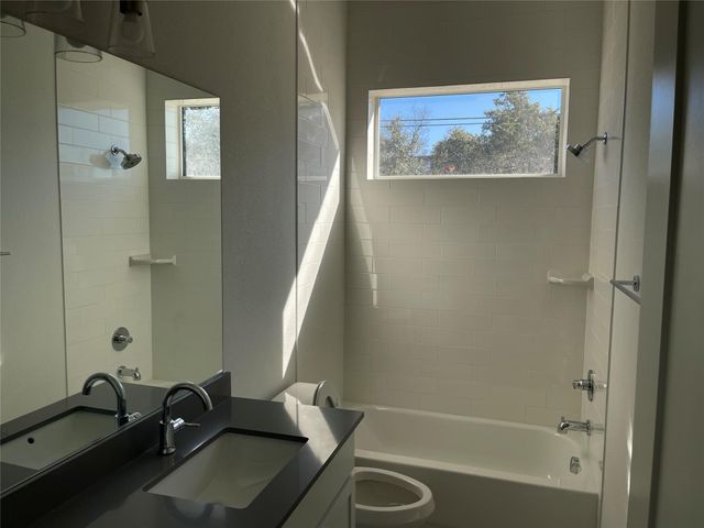 2050 lohmans SPUR 2003, Lakeway, TX 78734