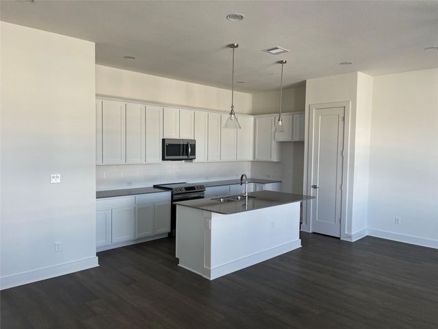 2050 lohmans SPUR 2003, Lakeway, TX 78734