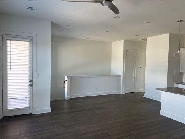 2050 lohmans SPUR 2003, Lakeway, TX 78734