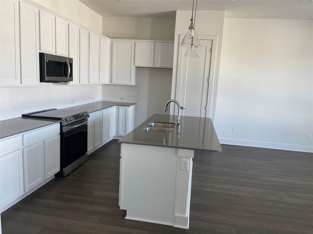 2050 lohmans SPUR 2003, Lakeway, TX 78734