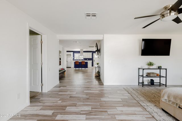 2318 W PINCHOT Avenue, Phoenix, AZ 85015