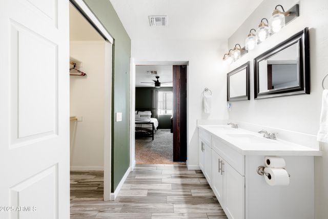 2318 W PINCHOT Avenue, Phoenix, AZ 85015