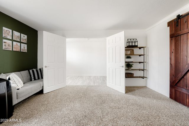 2318 W PINCHOT Avenue, Phoenix, AZ 85015