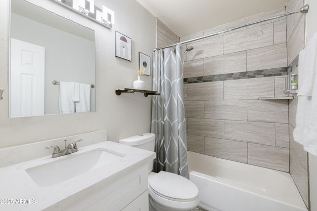 2318 W PINCHOT Avenue, Phoenix, AZ 85015