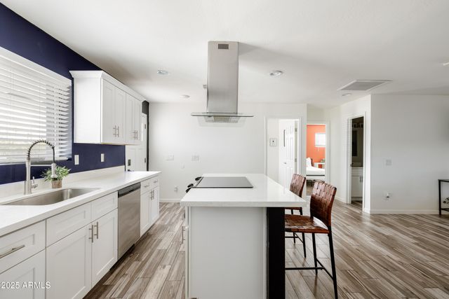 2318 W PINCHOT Avenue, Phoenix, AZ 85015