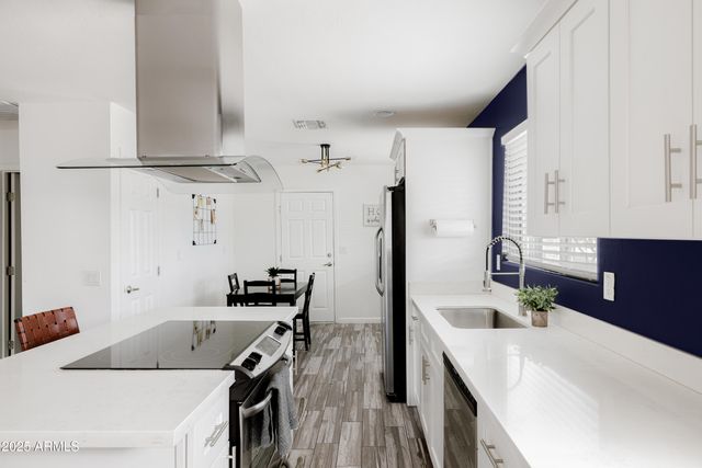 2318 W PINCHOT Avenue, Phoenix, AZ 85015