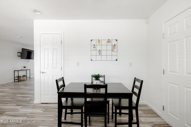 2318 W PINCHOT Avenue, Phoenix, AZ 85015