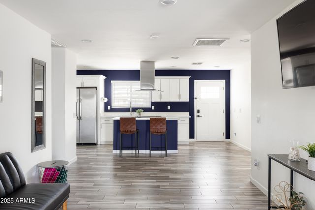 2318 W PINCHOT Avenue, Phoenix, AZ 85015