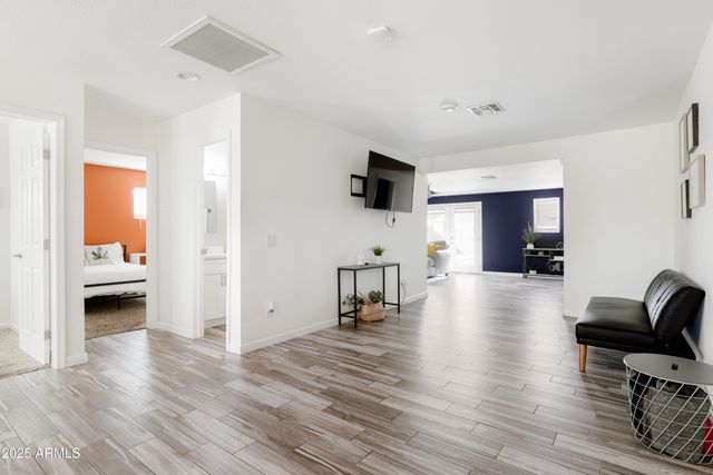 2318 W PINCHOT Avenue, Phoenix, AZ 85015