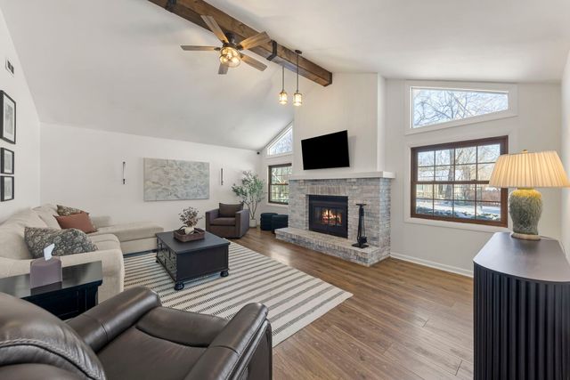 35 CLOVERDALE Lane, Schaumburg, IL 60194