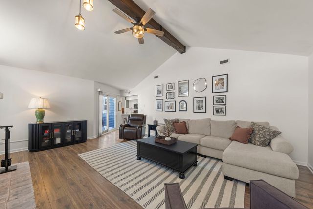 35 CLOVERDALE Lane, Schaumburg, IL 60194