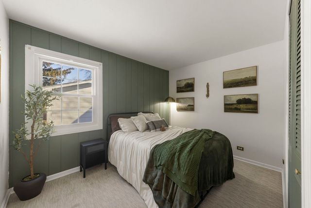 35 CLOVERDALE Lane, Schaumburg, IL 60194