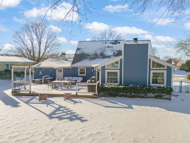 35 CLOVERDALE Lane, Schaumburg, IL 60194