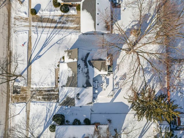 35 CLOVERDALE Lane, Schaumburg, IL 60194