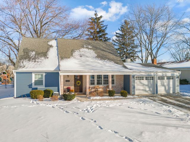 35 CLOVERDALE Lane, Schaumburg, IL 60194