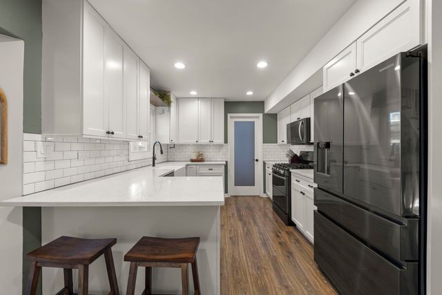 35 CLOVERDALE Lane, Schaumburg, IL 60194