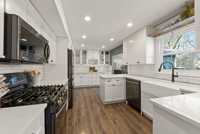 35 CLOVERDALE Lane, Schaumburg, IL 60194