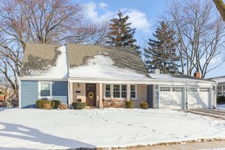 35 CLOVERDALE Lane, Schaumburg, IL 60194