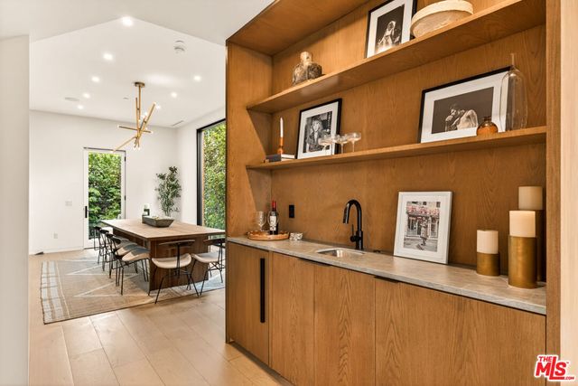 2416 Frey Avenue, Venice, CA 90291