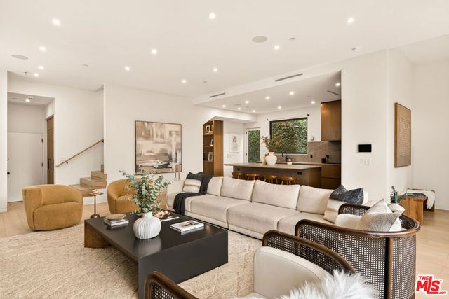2416 Frey Avenue, Venice, CA 90291
